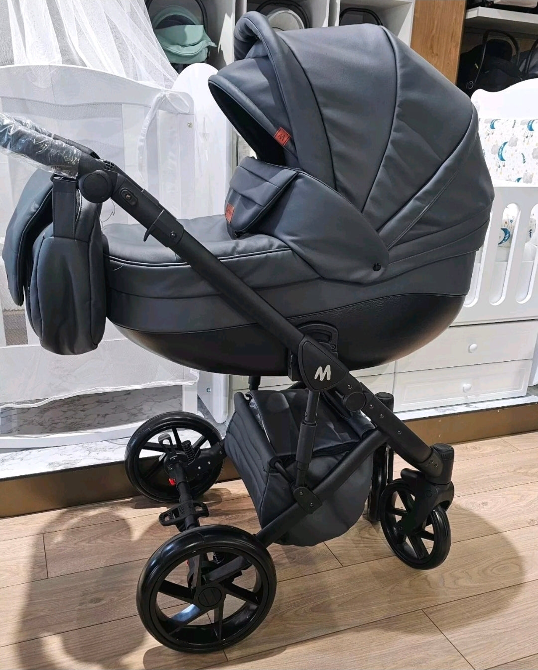 MOMMO AAA Kinderwagen 3in1 Öko-Leder – Cosmo I-Size-Sitz