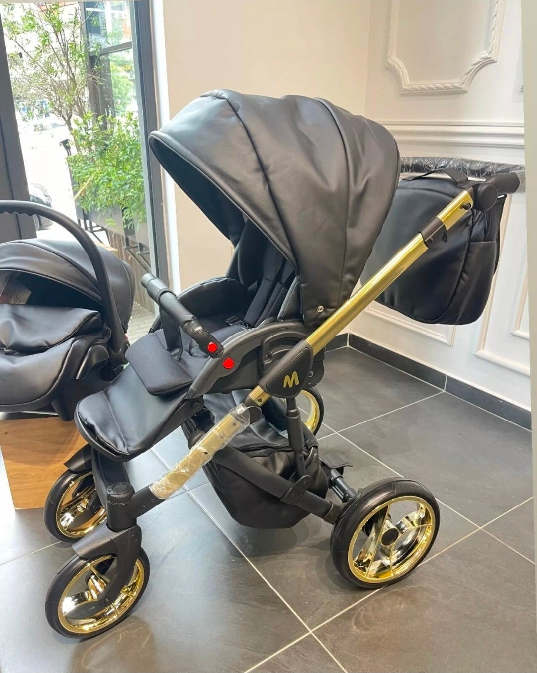 MOMMO AAA Kinderwagen 3 in 1 Öko-Leder – Cosmo I-Size-Sitz